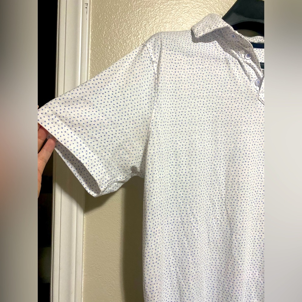 Used Mens short sleeve polo white with small blue donut circles- size L
